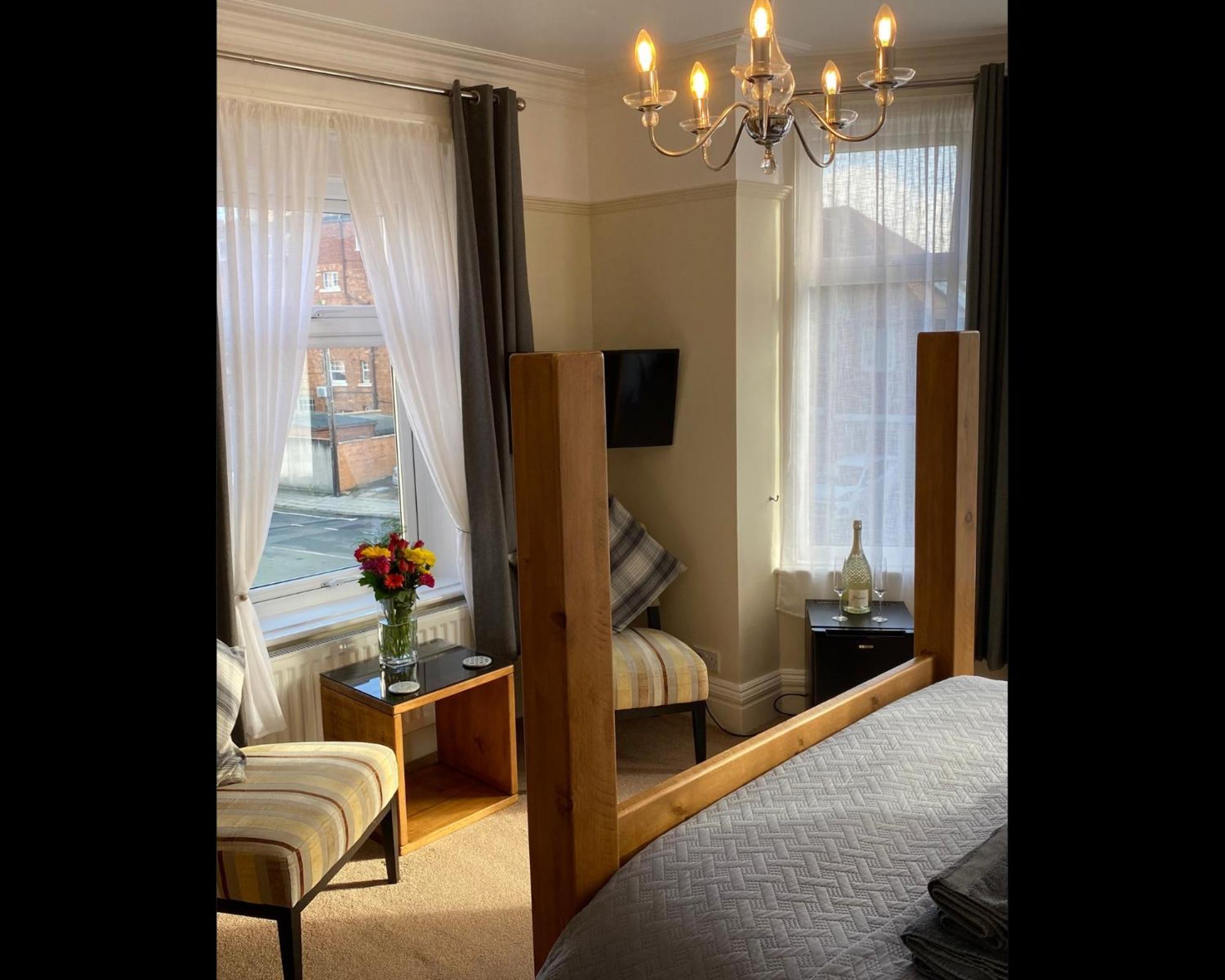 Hotel The Whalebone Arch Whitby Esterno foto