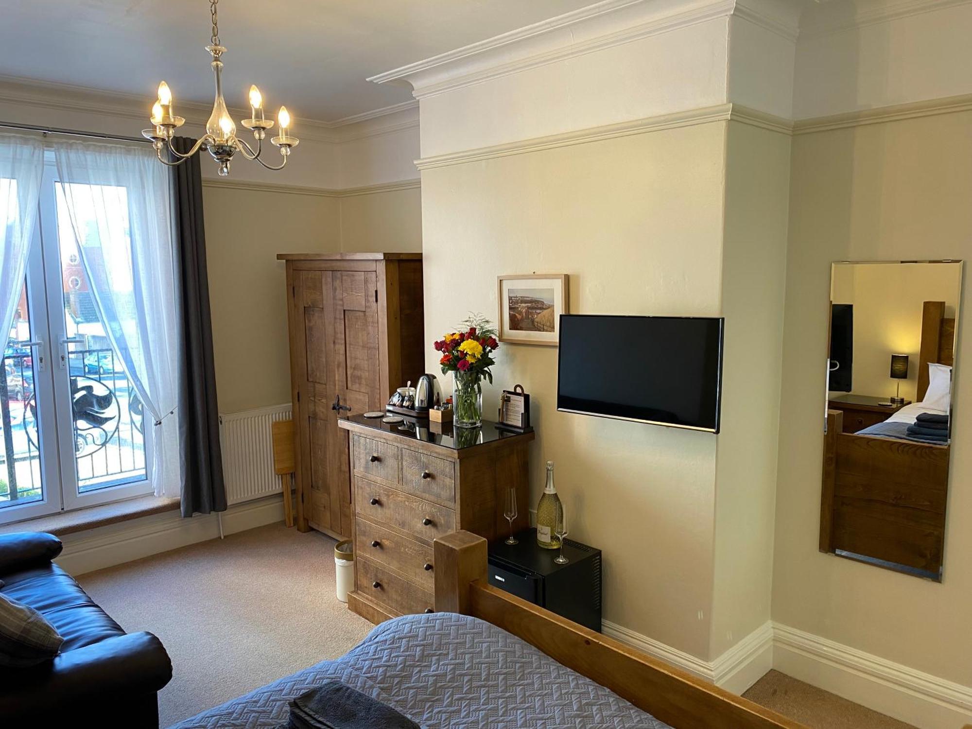 Hotel The Whalebone Arch Whitby Esterno foto