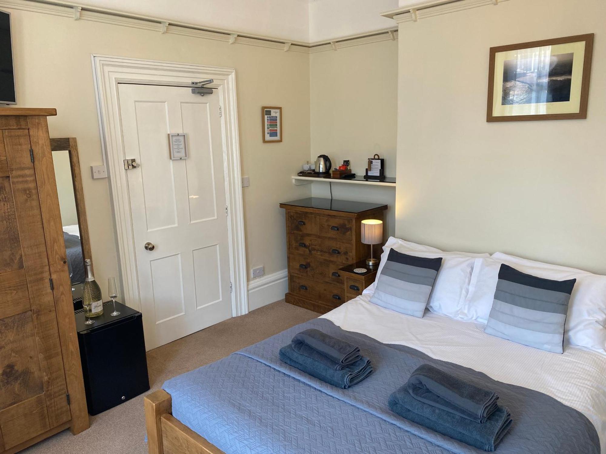 Hotel The Whalebone Arch Whitby Esterno foto