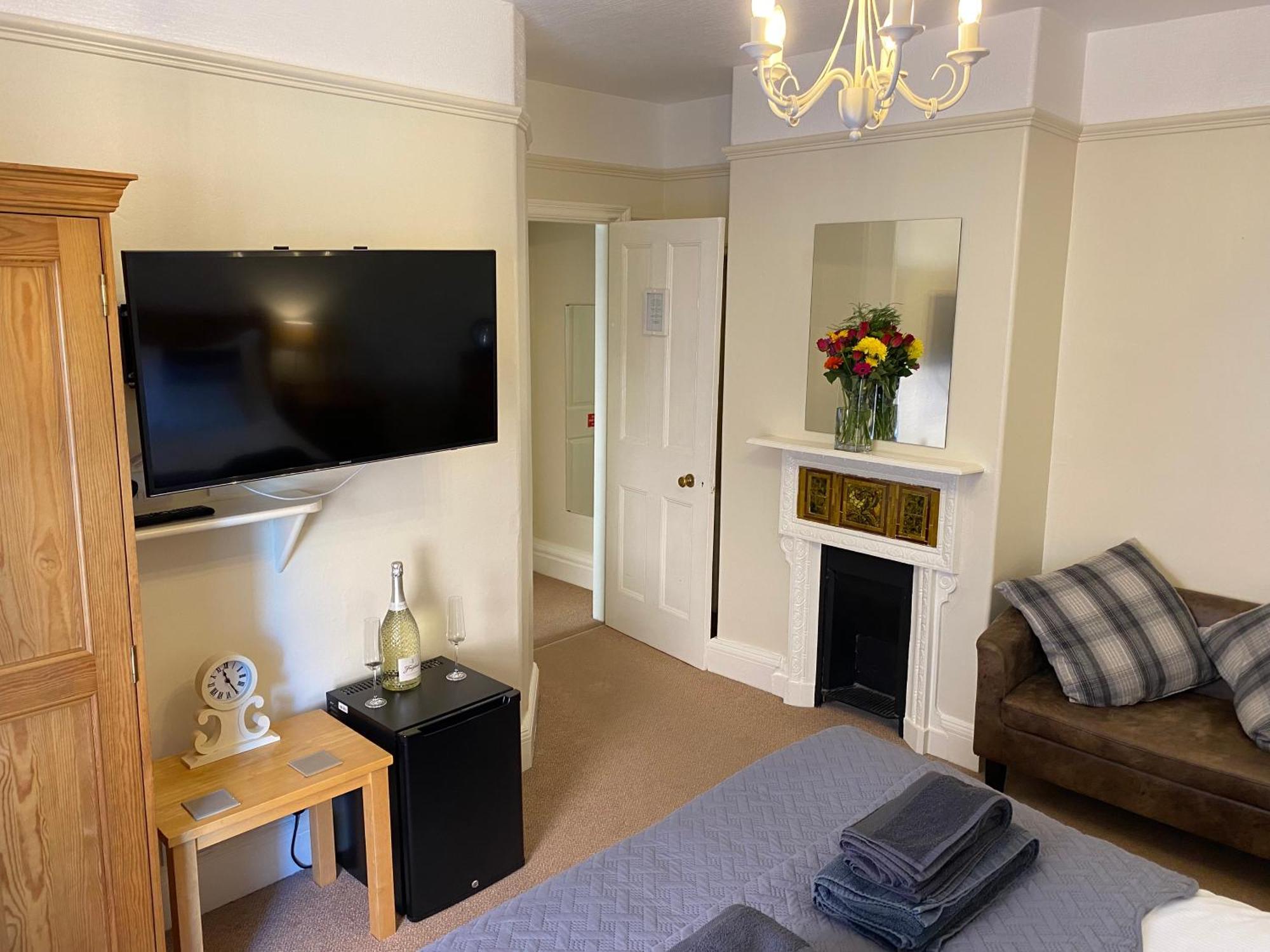 Hotel The Whalebone Arch Whitby Esterno foto
