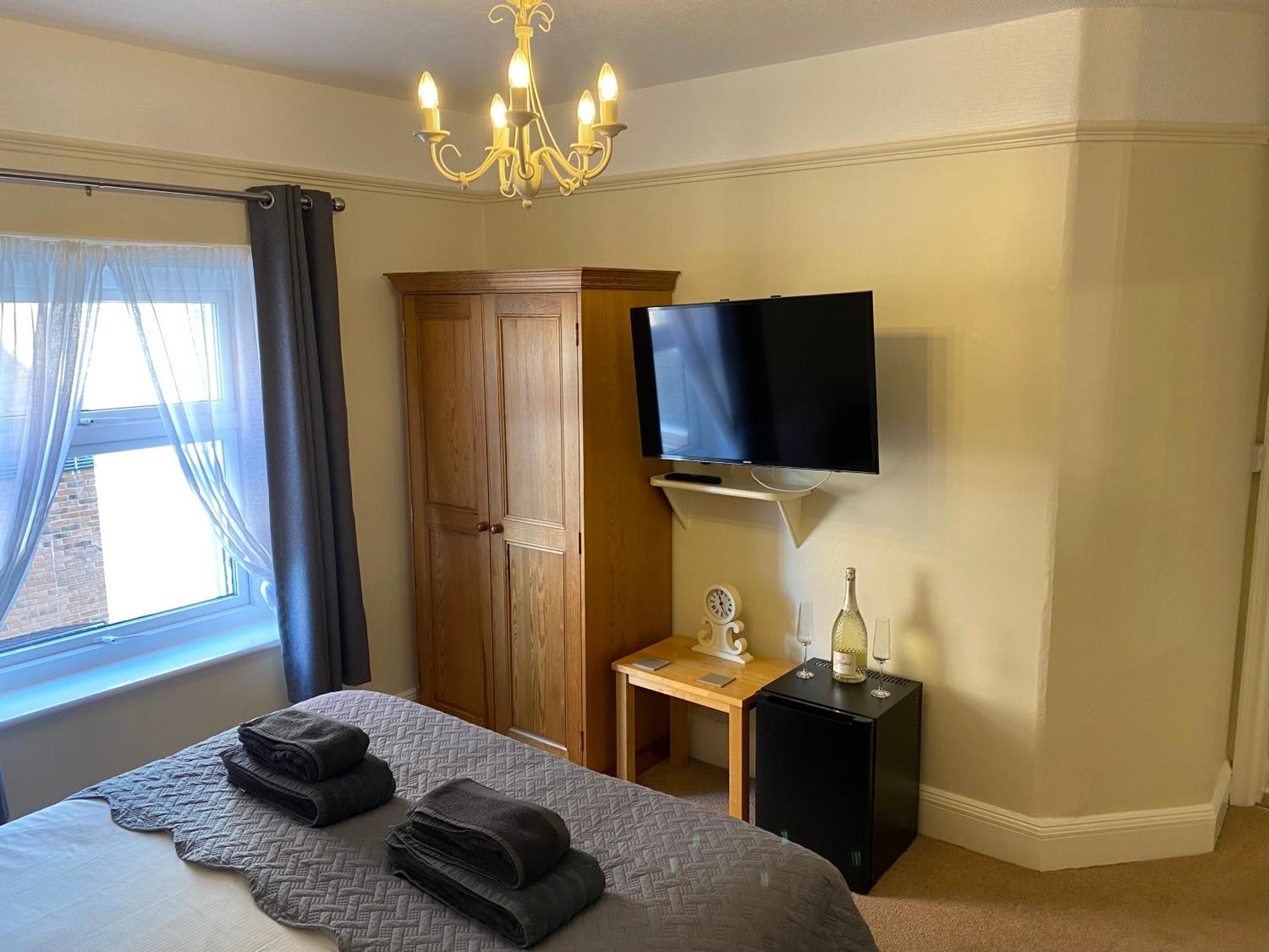 Hotel The Whalebone Arch Whitby Esterno foto
