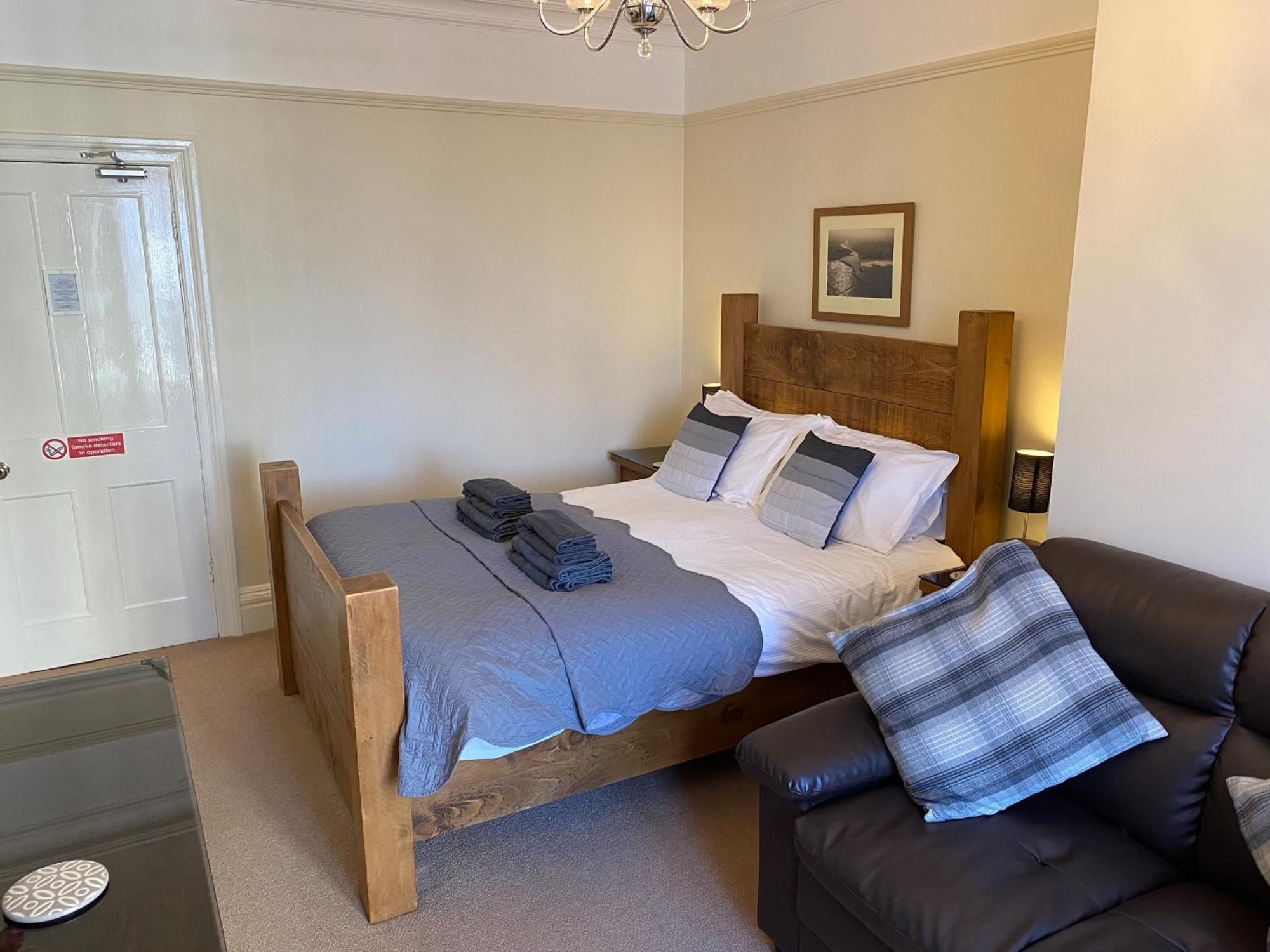 Hotel The Whalebone Arch Whitby Esterno foto