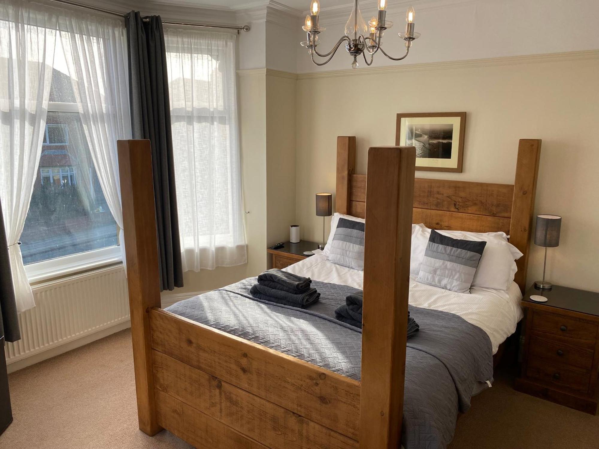 Hotel The Whalebone Arch Whitby Esterno foto