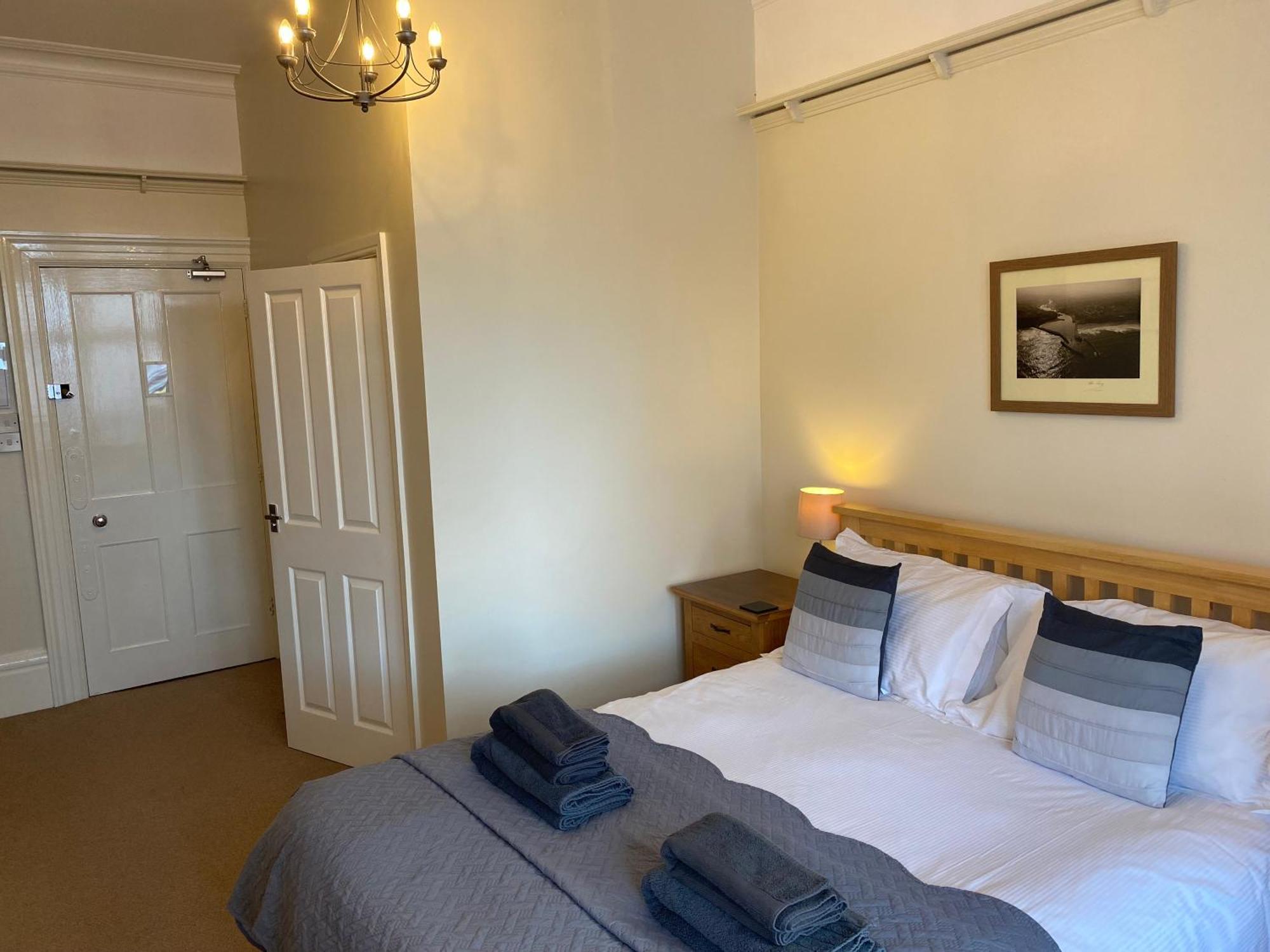 Hotel The Whalebone Arch Whitby Esterno foto